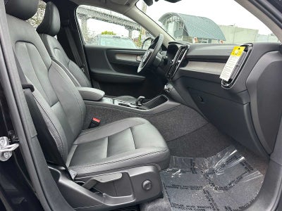 2025 Volvo XC40 Core Bright Theme