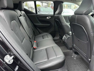 2025 Volvo XC40 Core Bright Theme