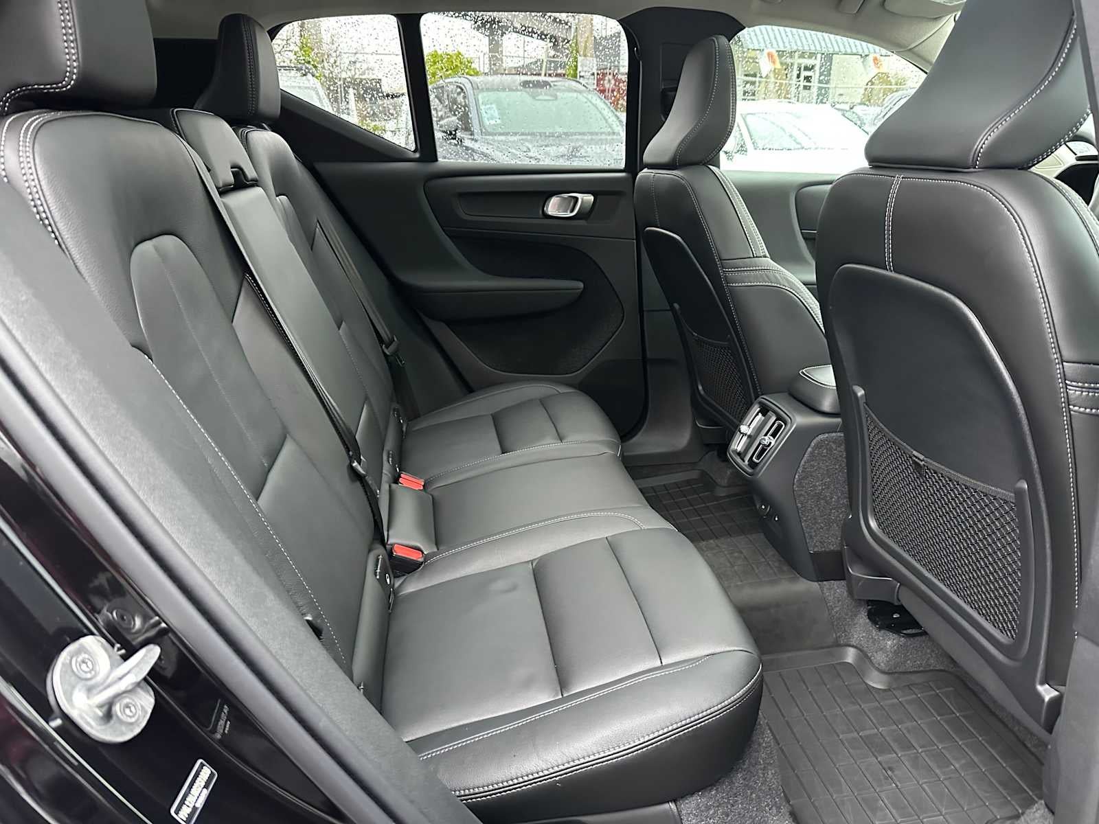 2025 Volvo XC40 Core Bright Theme