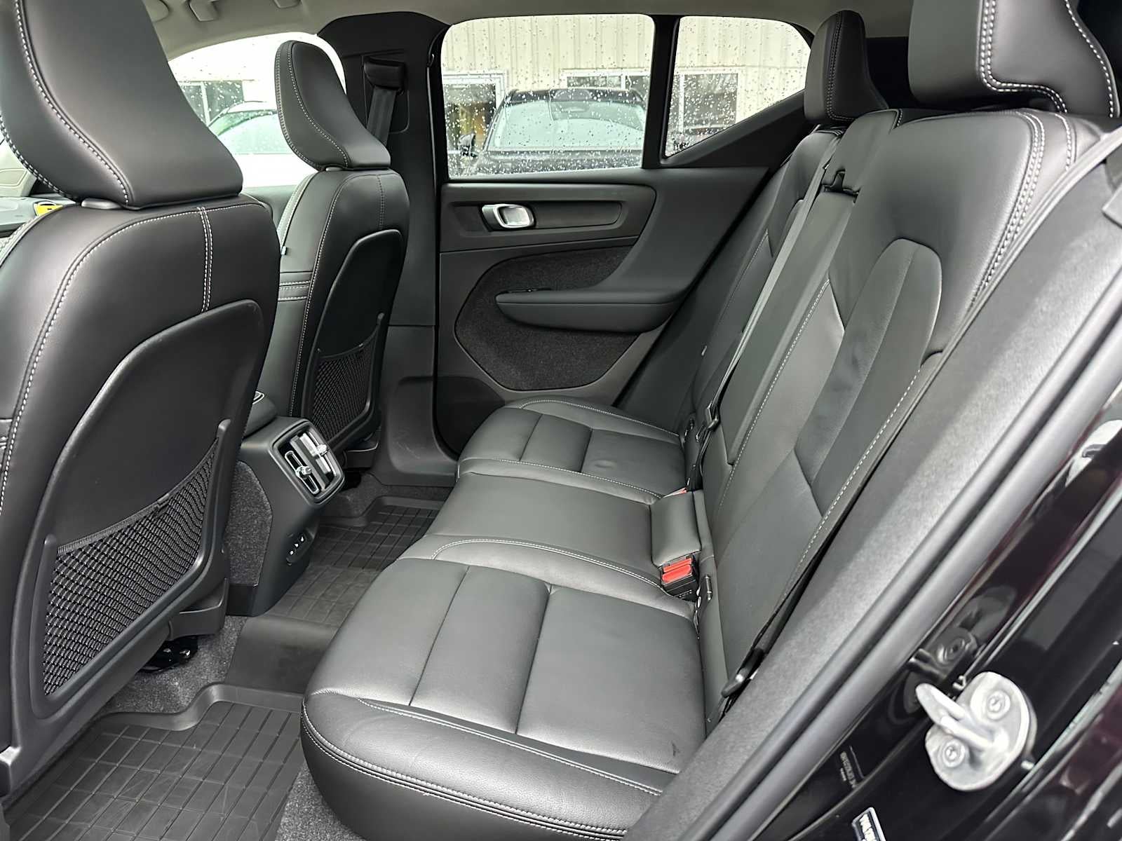 2025 Volvo XC40 Core Bright Theme