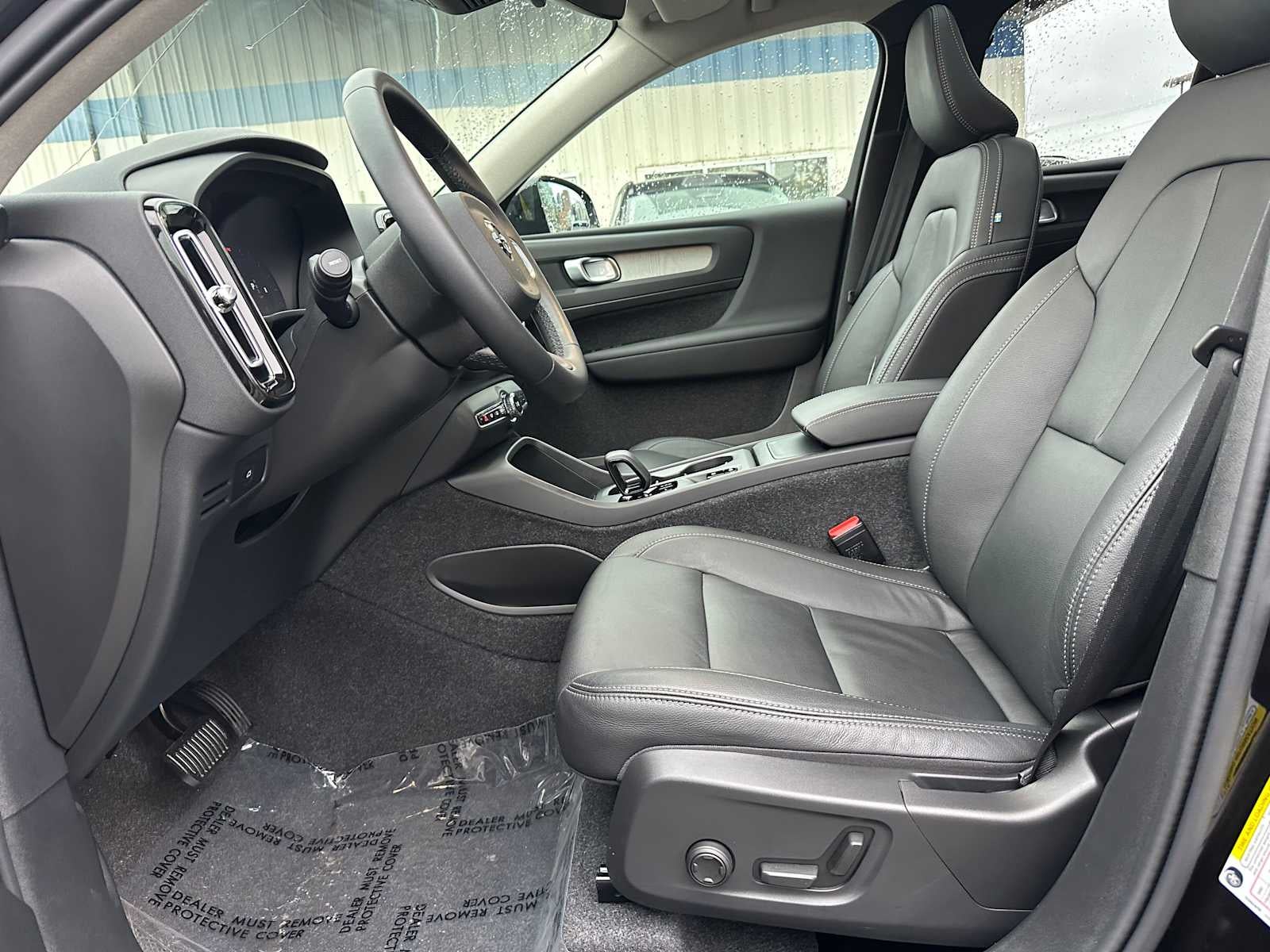 2025 Volvo XC40 Core Bright Theme