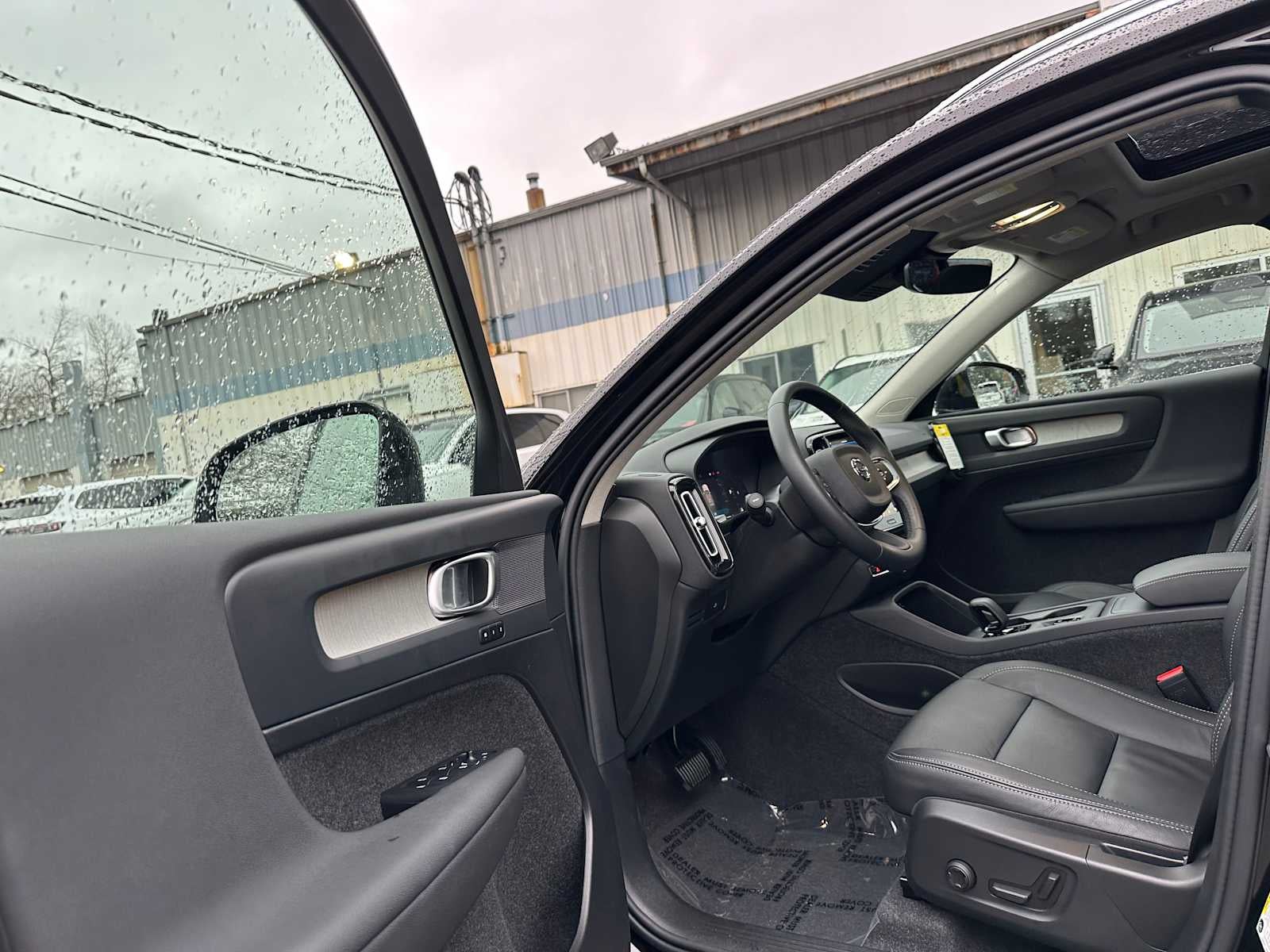 2025 Volvo XC40 Core Bright Theme