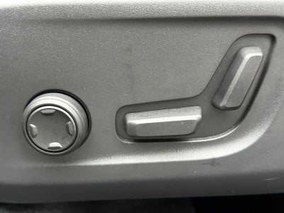 2025 Volvo XC40 Core Bright Theme