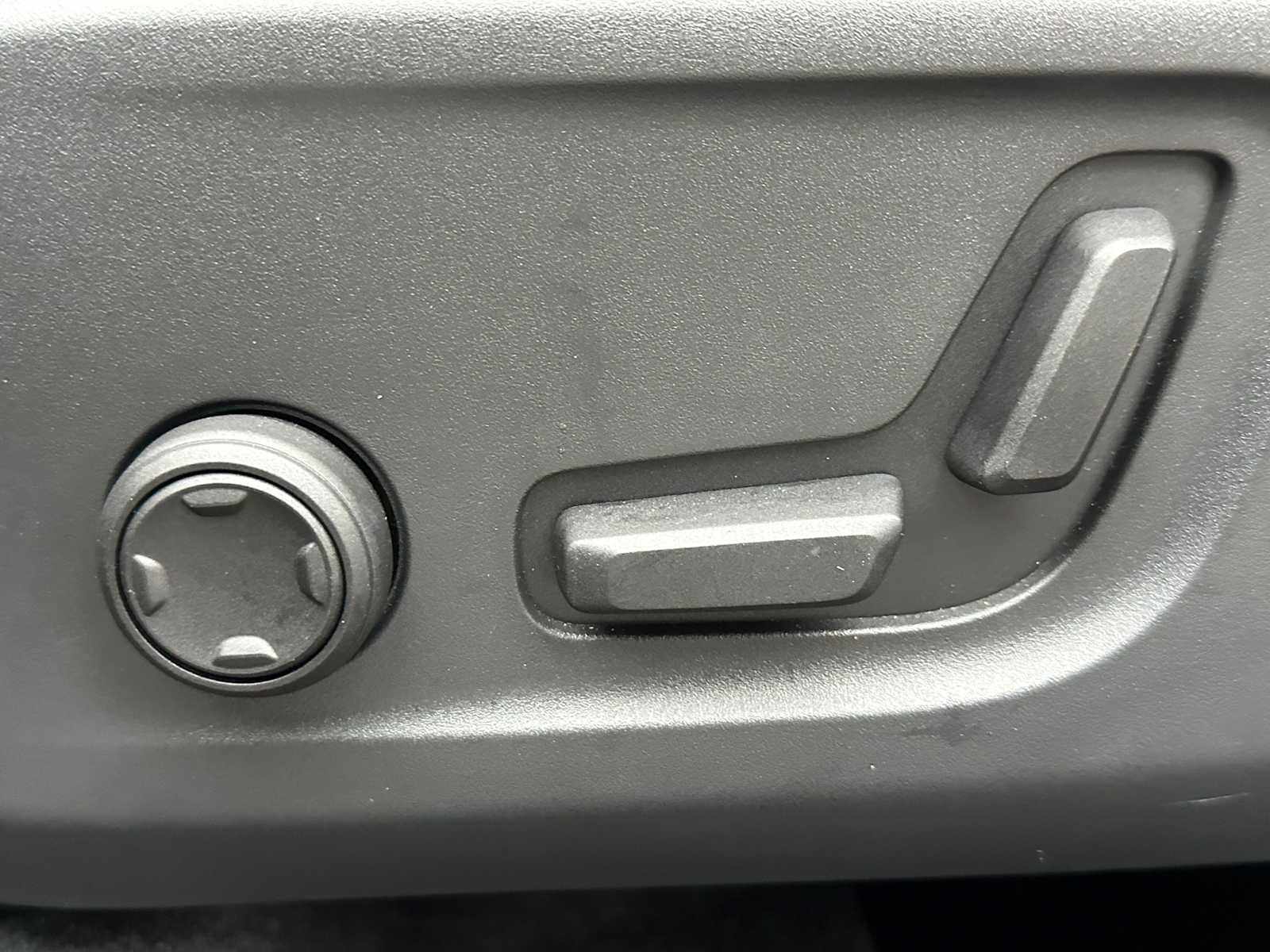 2025 Volvo XC40 Core Bright Theme