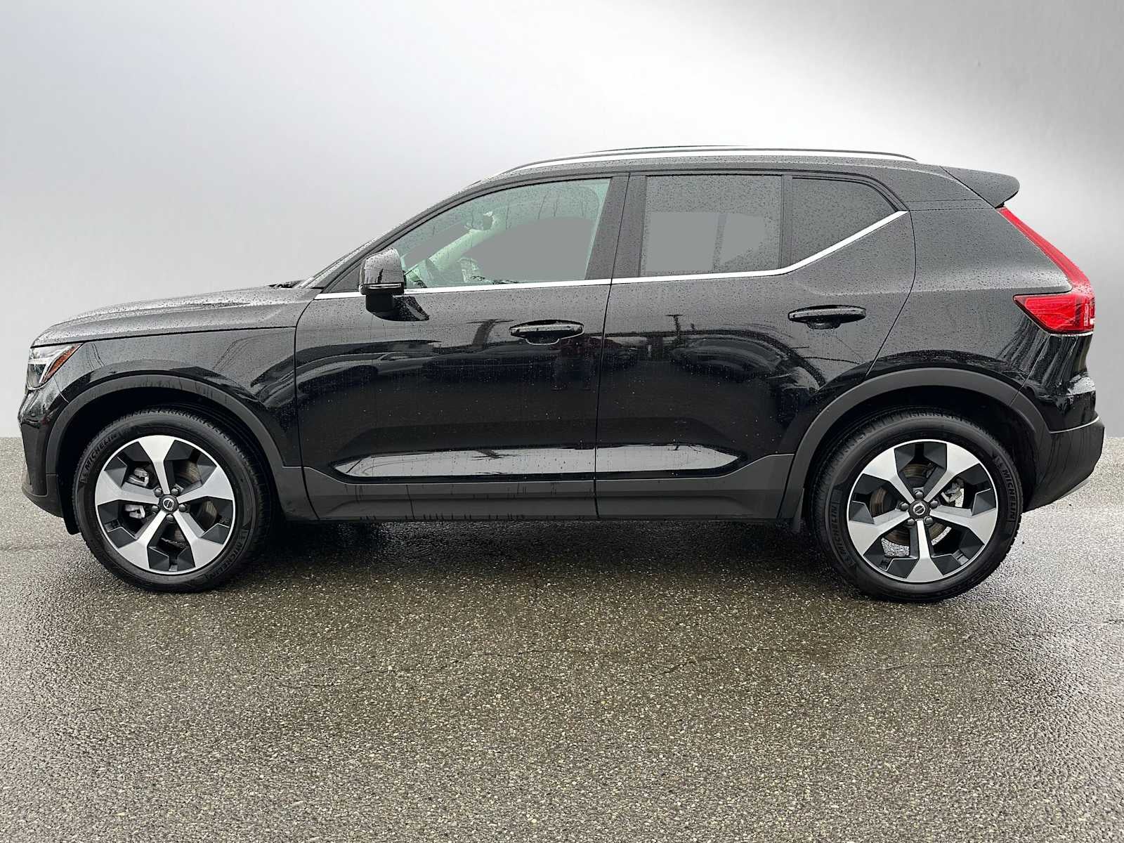 2025 Volvo XC40 Core Bright Theme