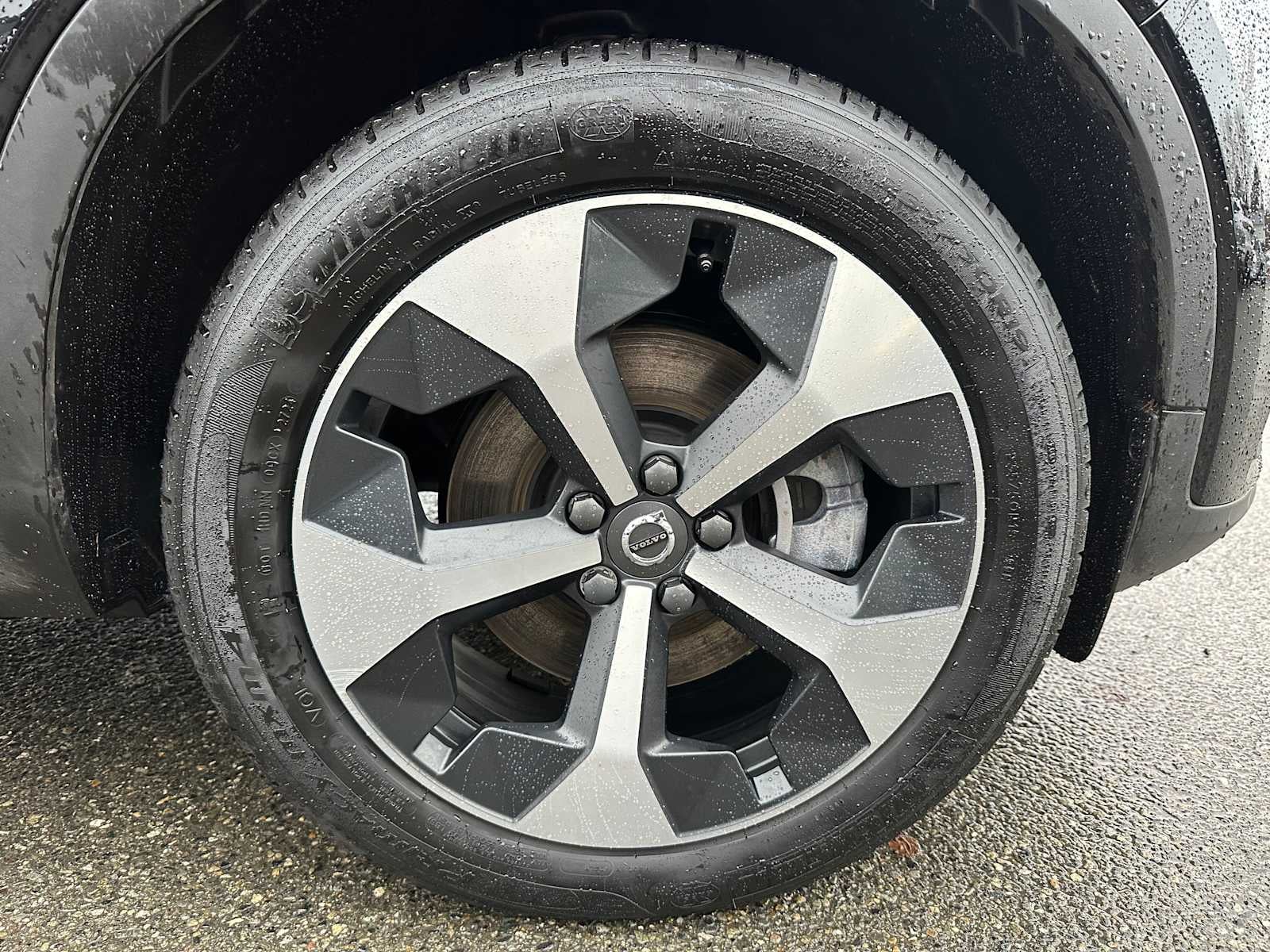 2025 Volvo XC40 Core Bright Theme