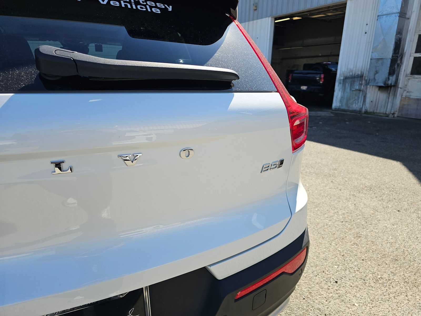 2025 Volvo XC40 Core Bright Theme