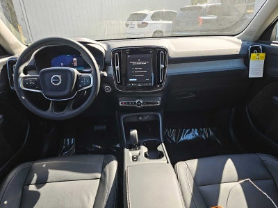 2025 Volvo XC40 Core Bright Theme
