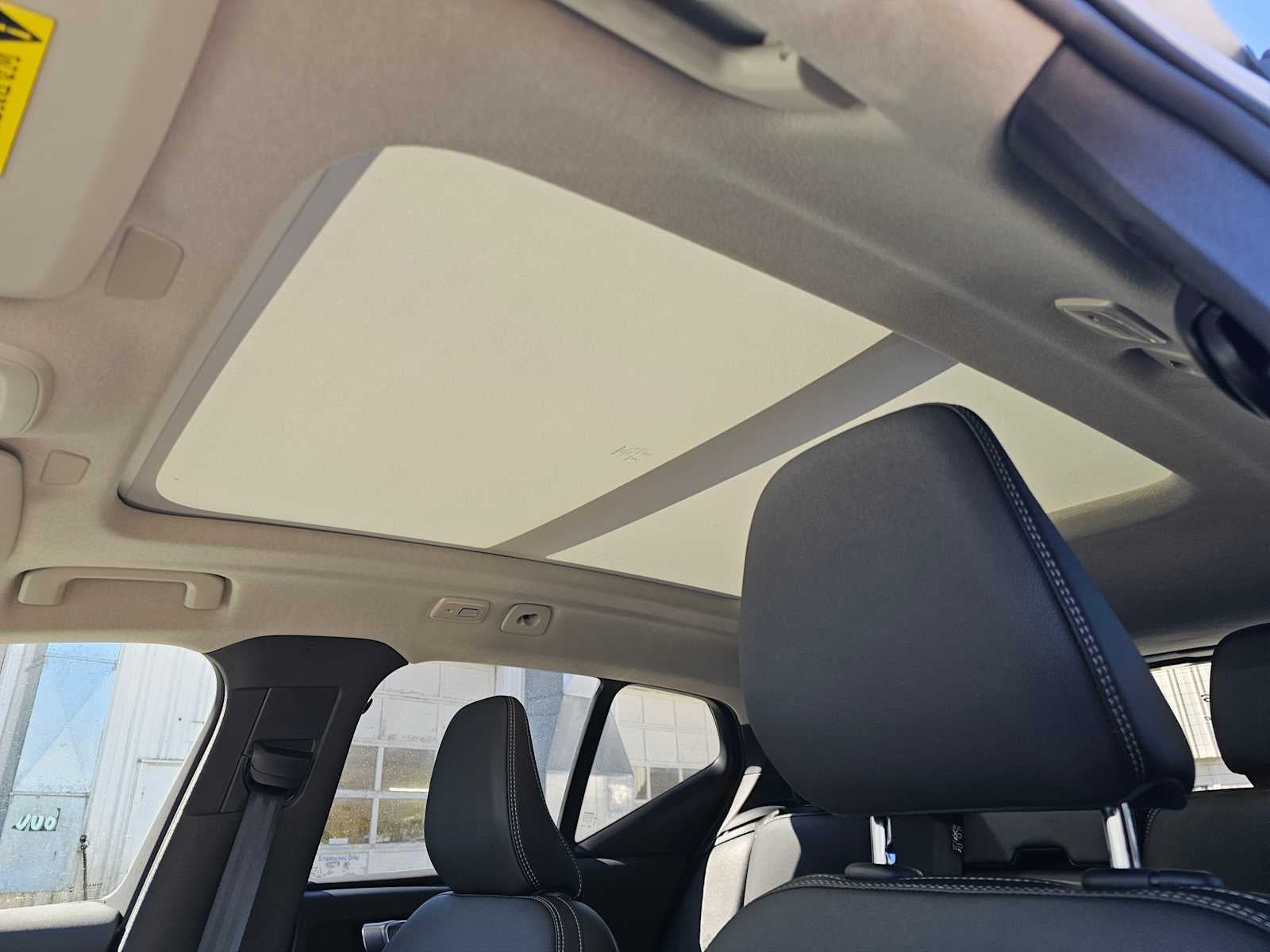 2025 Volvo XC40 Core Bright Theme
