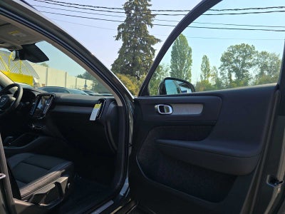 2026 Volvo XC40 Core