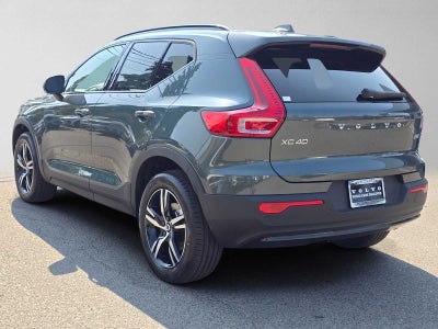 2026 Volvo XC40 Core