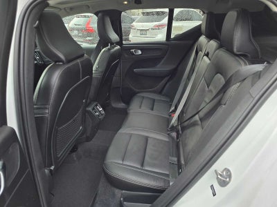 2024 Volvo XC40 Core Dark Theme