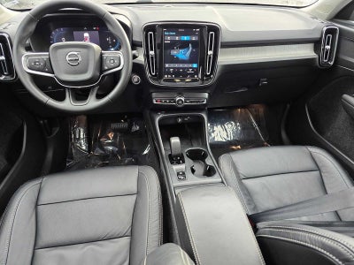 2024 Volvo XC40 Core Dark Theme