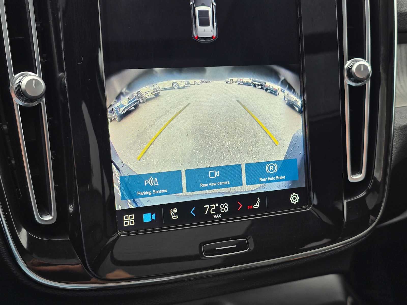 2024 Volvo XC40 Core Dark Theme