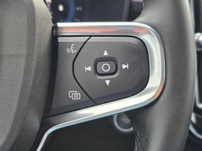 2024 Volvo XC40 Core Dark Theme