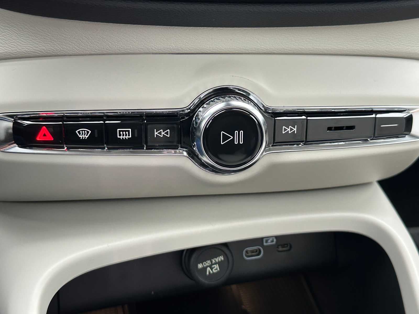 2026 Volvo XC40 Ultra