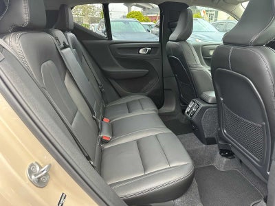 2025 Volvo XC40 Ultra Dark Theme