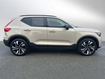2025 Volvo XC40 Ultra Dark Theme