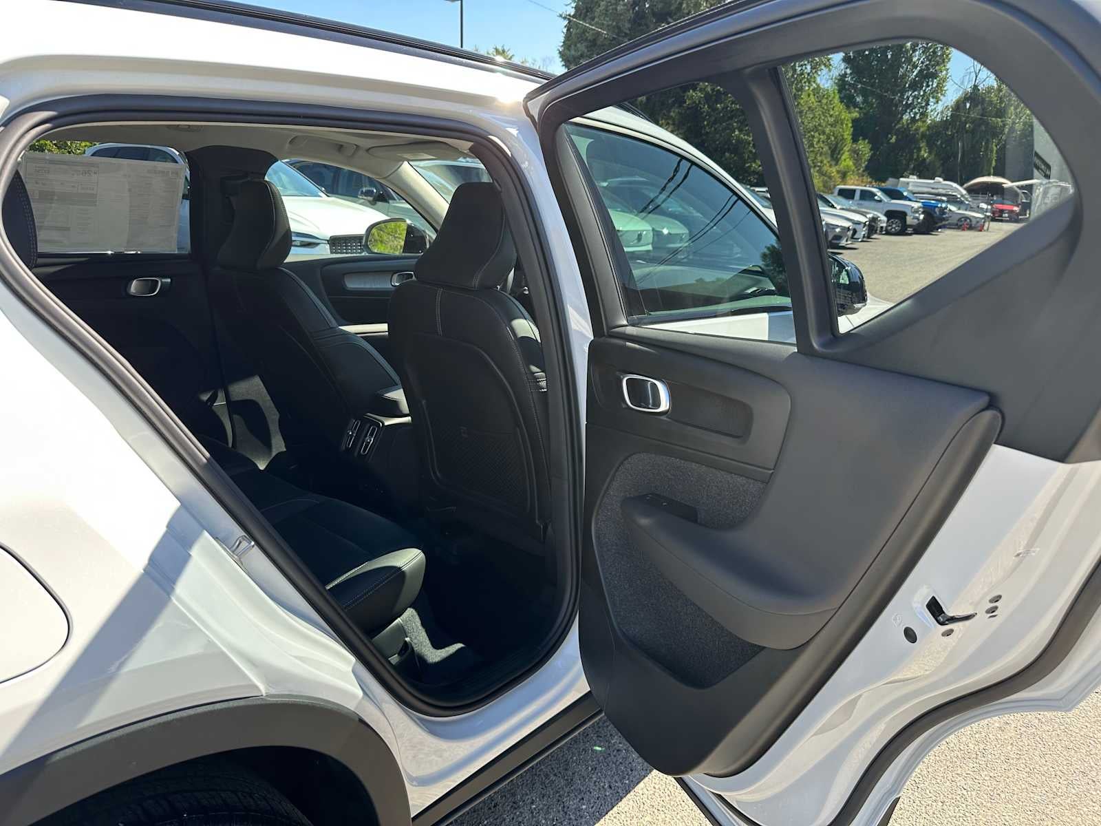 2025 Volvo XC40 Ultra Dark Theme