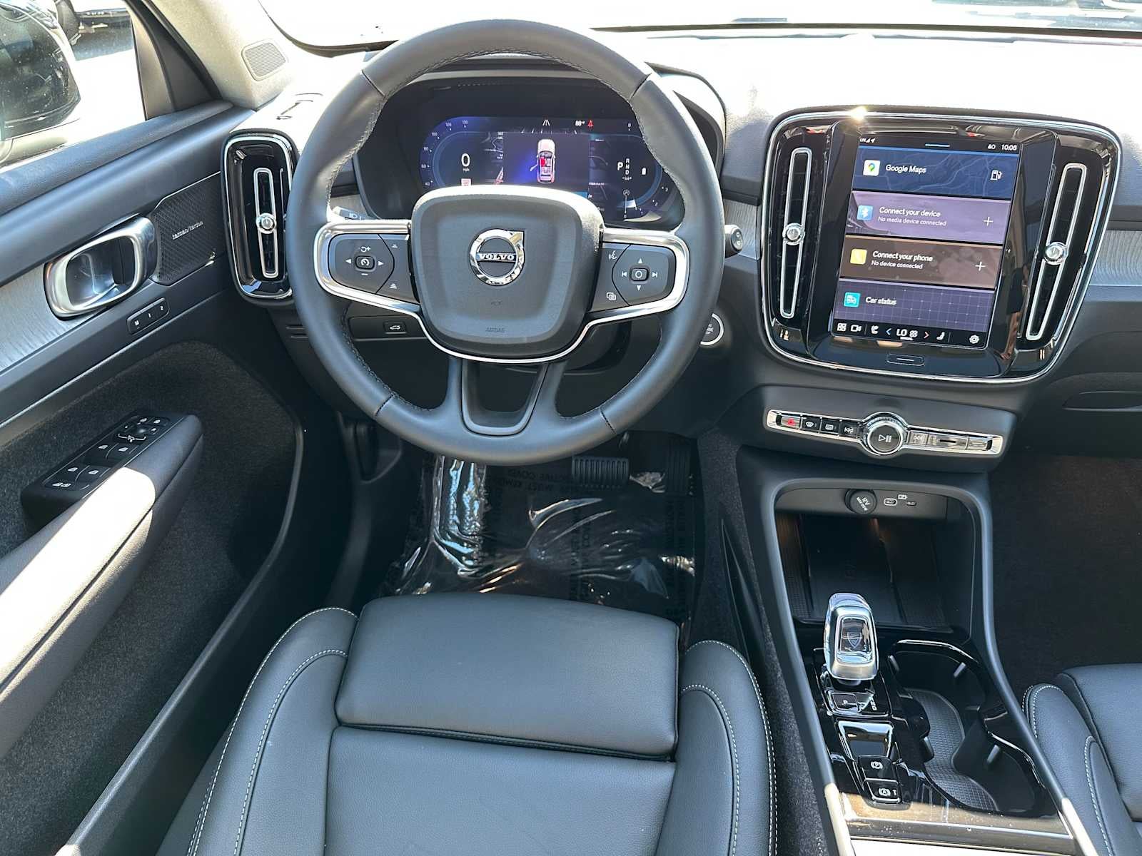 2025 Volvo XC40 Ultra Dark Theme