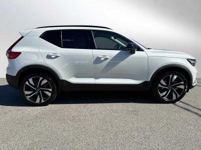 2025 Volvo XC40 Ultra Dark Theme