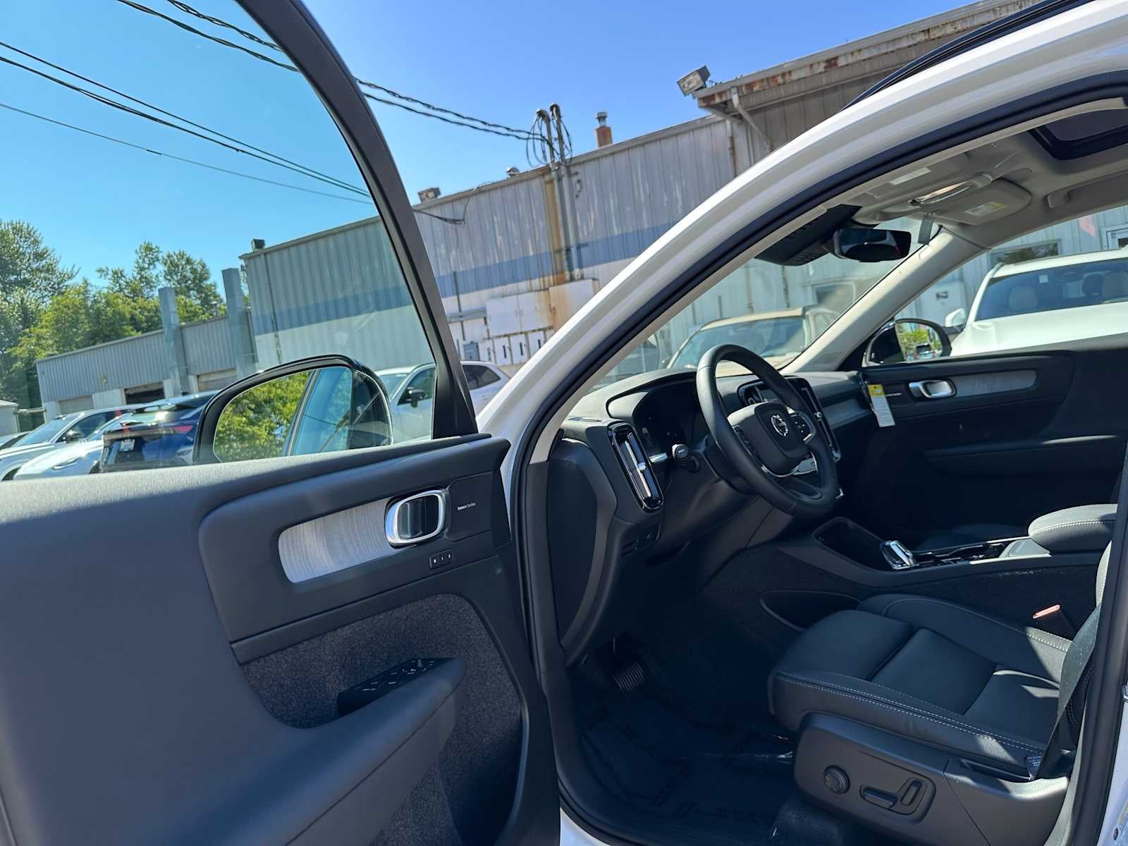 2025 Volvo XC40 Ultra Dark Theme