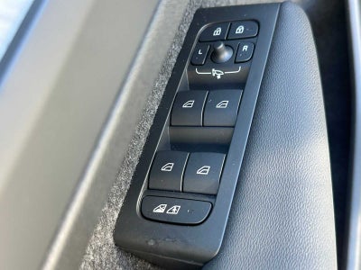 2025 Volvo XC40 Ultra Dark Theme