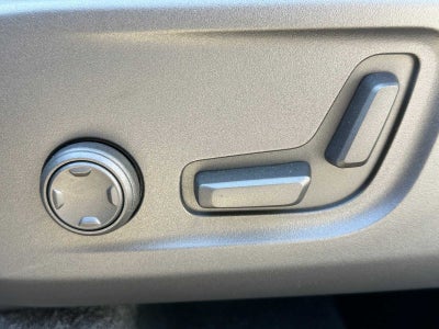 2025 Volvo XC40 Ultra Dark Theme