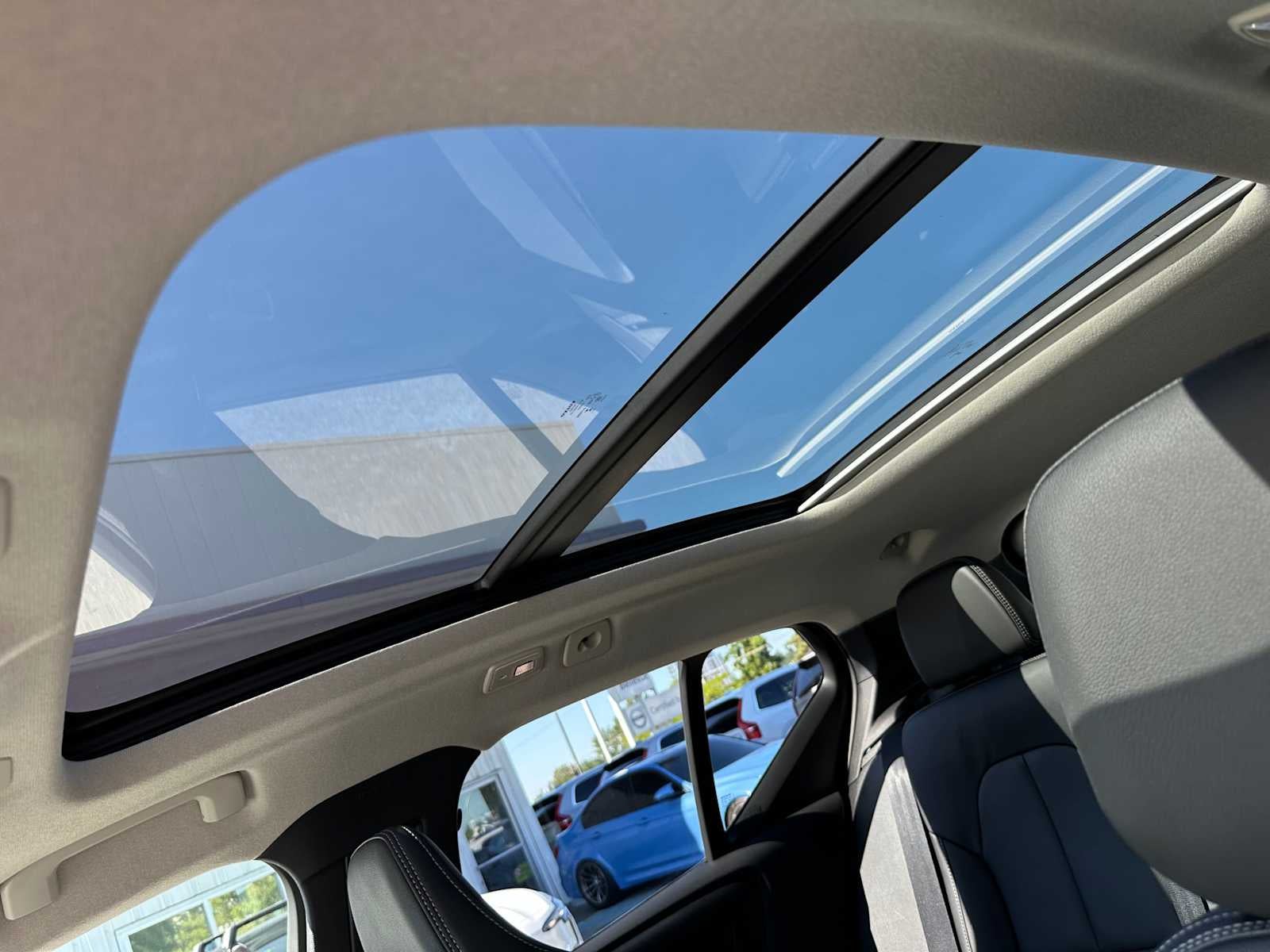 2025 Volvo XC40 Ultra Dark Theme