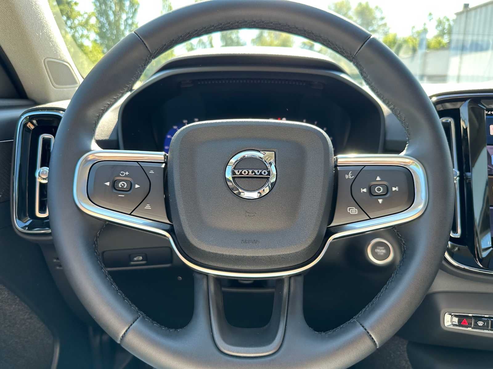 2025 Volvo XC40 Ultra Dark Theme