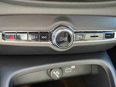 2025 Volvo XC40 Ultra Dark Theme