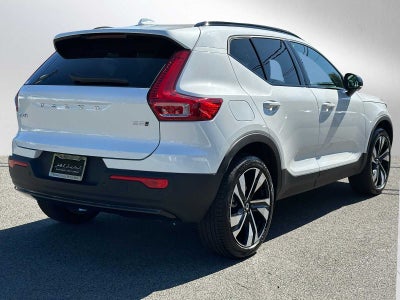 2025 Volvo XC40 Ultra Dark Theme