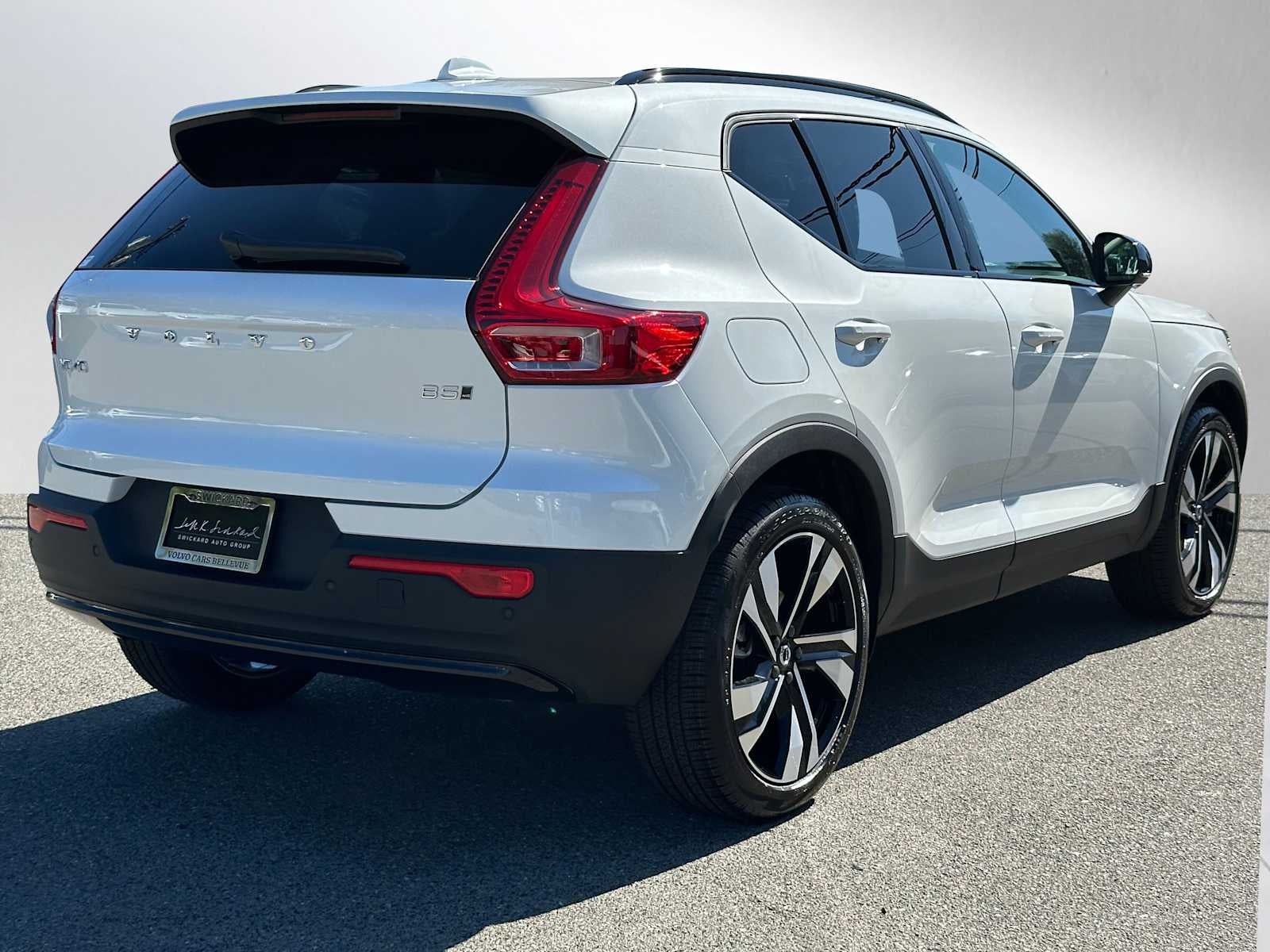 2025 Volvo XC40 Ultra Dark Theme