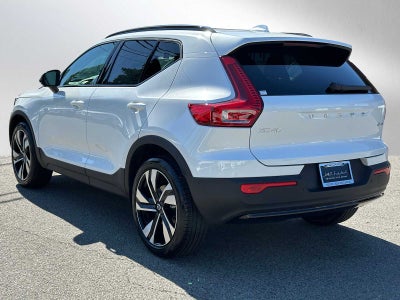 2025 Volvo XC40 Ultra Dark Theme