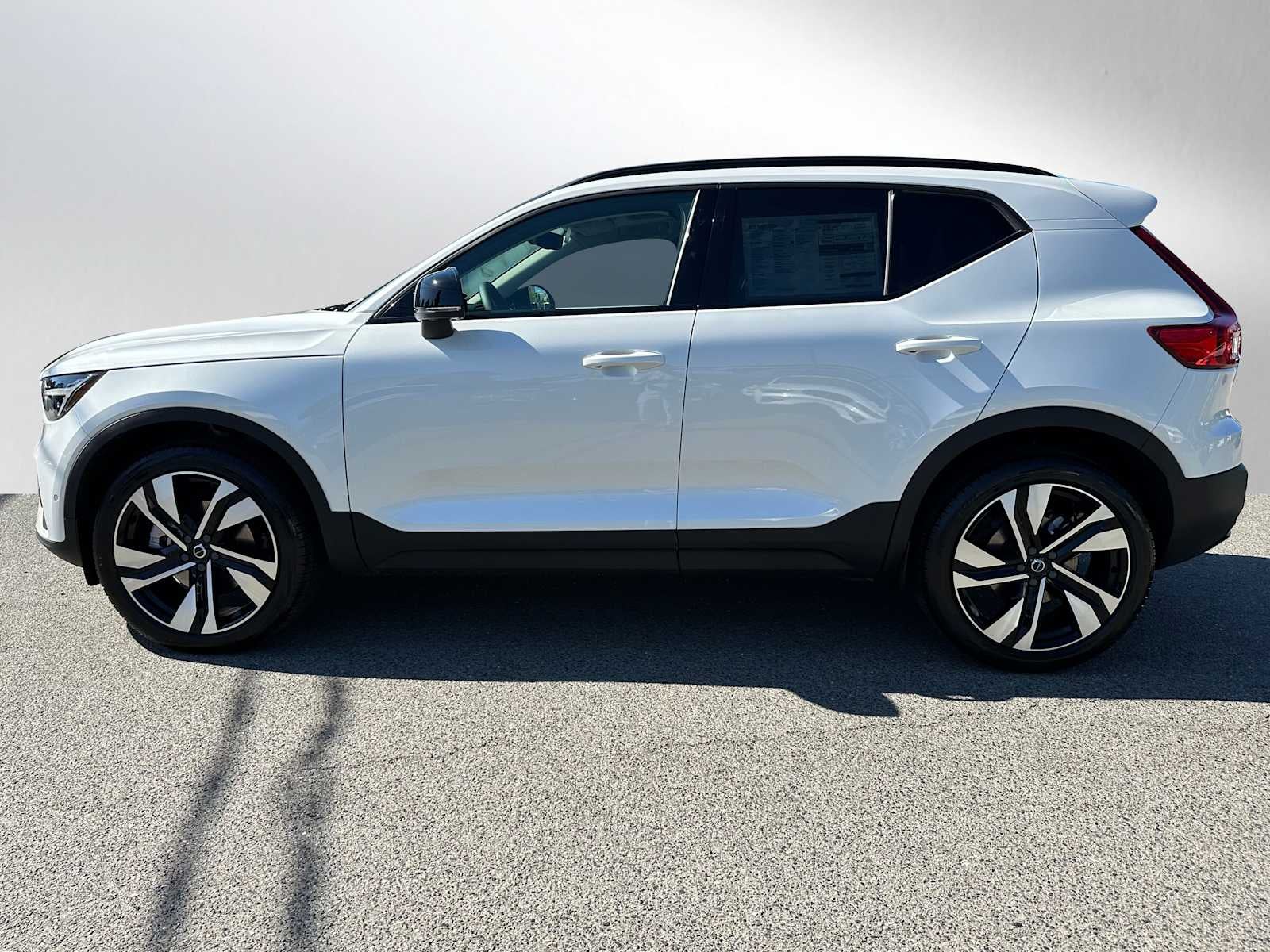 2025 Volvo XC40 Ultra Dark Theme