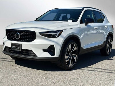 2025 Volvo XC40 Ultra Dark Theme