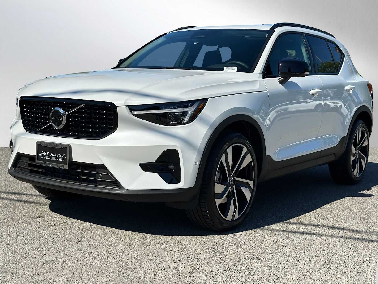 2025 Volvo XC40 Ultra Dark Theme