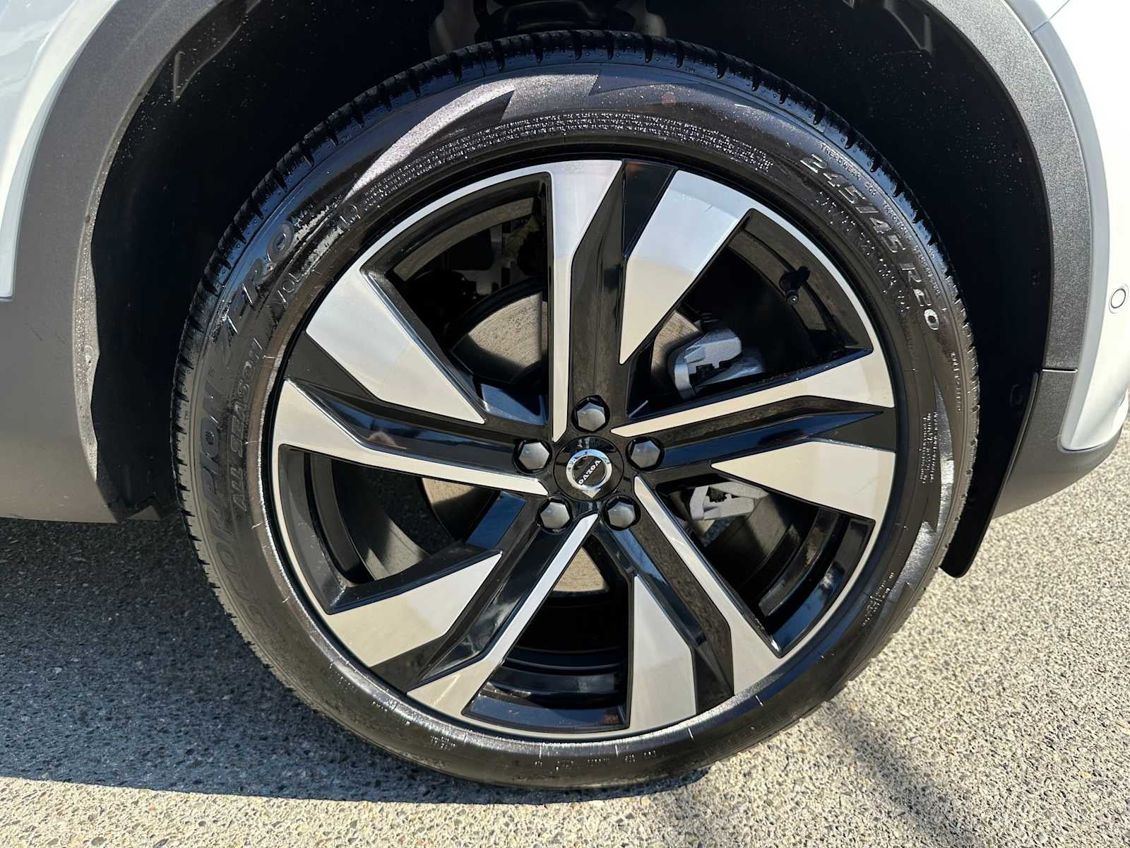 2025 Volvo XC40 Ultra Dark Theme