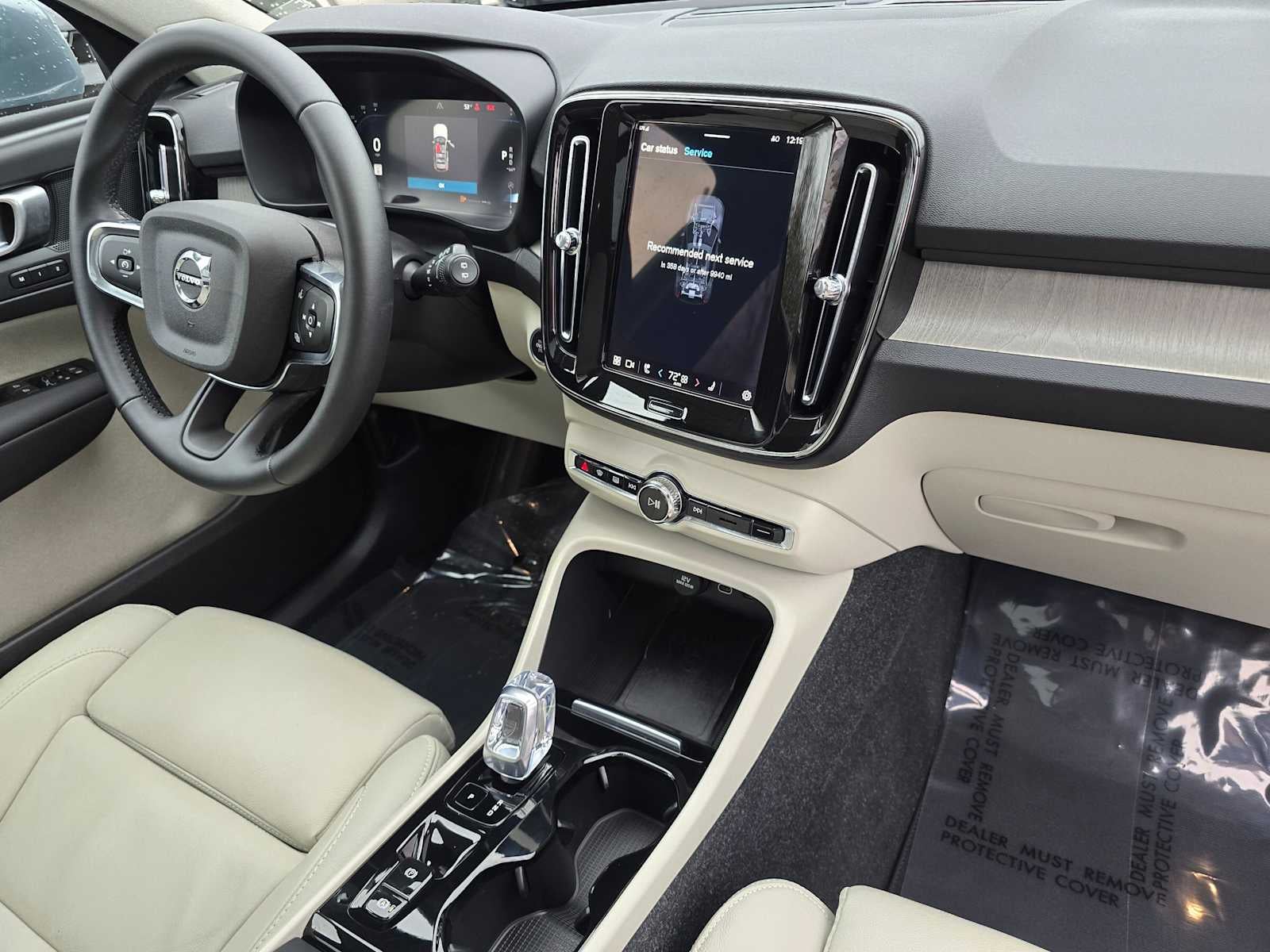 2023 Volvo XC40 Plus Bright Theme