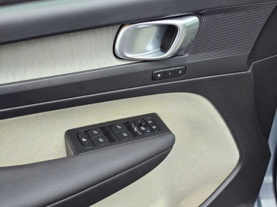 2023 Volvo XC40 Plus Bright Theme