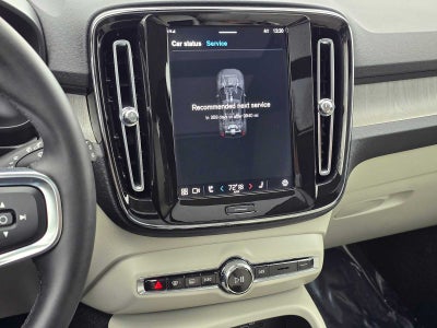 2023 Volvo XC40 Plus Bright Theme