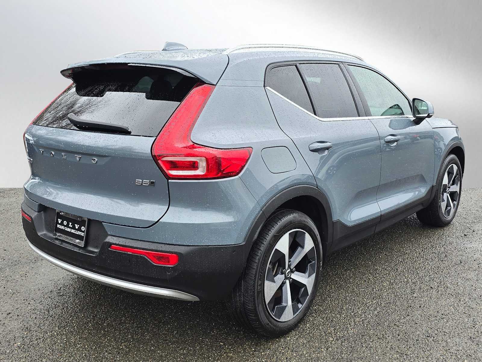 2023 Volvo XC40 Plus Bright Theme