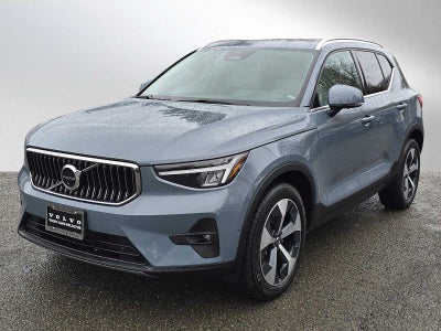 2023 Volvo XC40 Plus Bright Theme