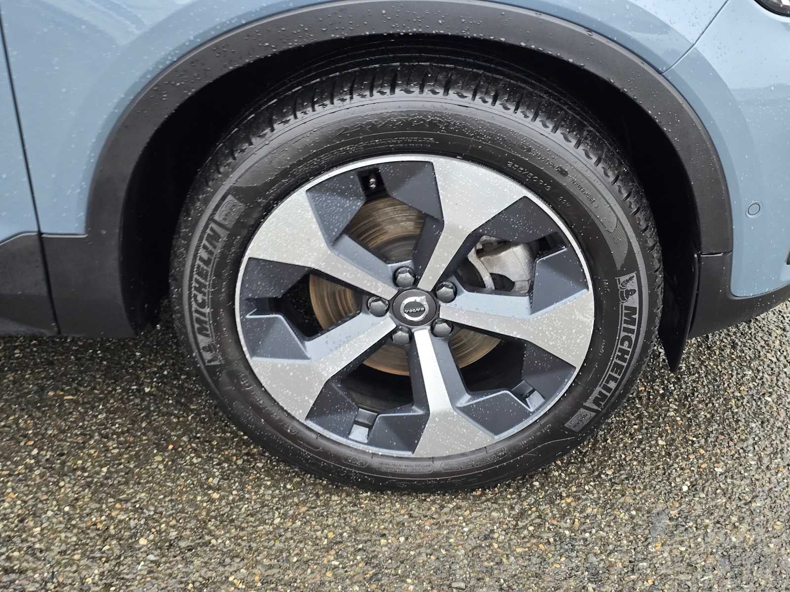 2023 Volvo XC40 Plus Bright Theme