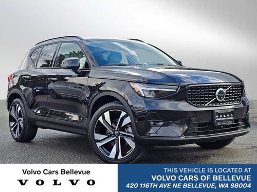 2023 Volvo XC40 Plus Dark Theme