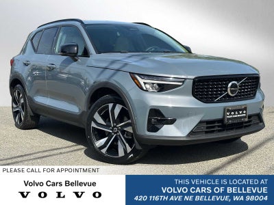 2023 Volvo XC40 Plus Dark Theme