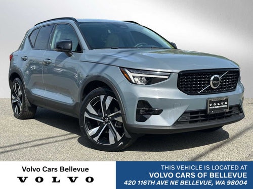 2023 Volvo XC40 Plus Dark Theme