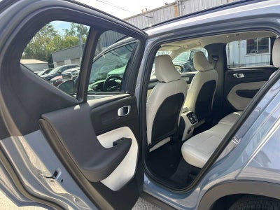 2023 Volvo XC40 Plus Dark Theme