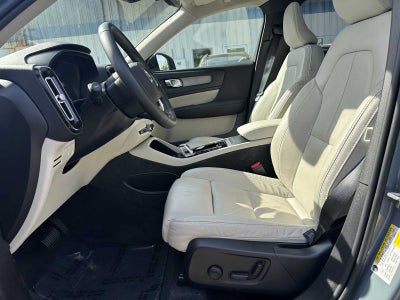 2023 Volvo XC40 Plus Dark Theme