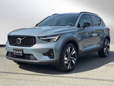 2023 Volvo XC40 Plus Dark Theme